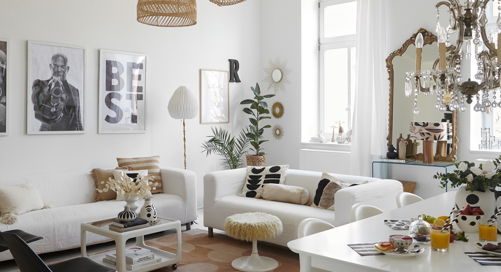 Monokróm pompa natúr kiegészítőkkel egy elegáns lakásban